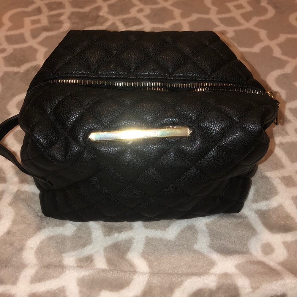 ✨SALE✨Steven Madden Makeup bag Gold & Black